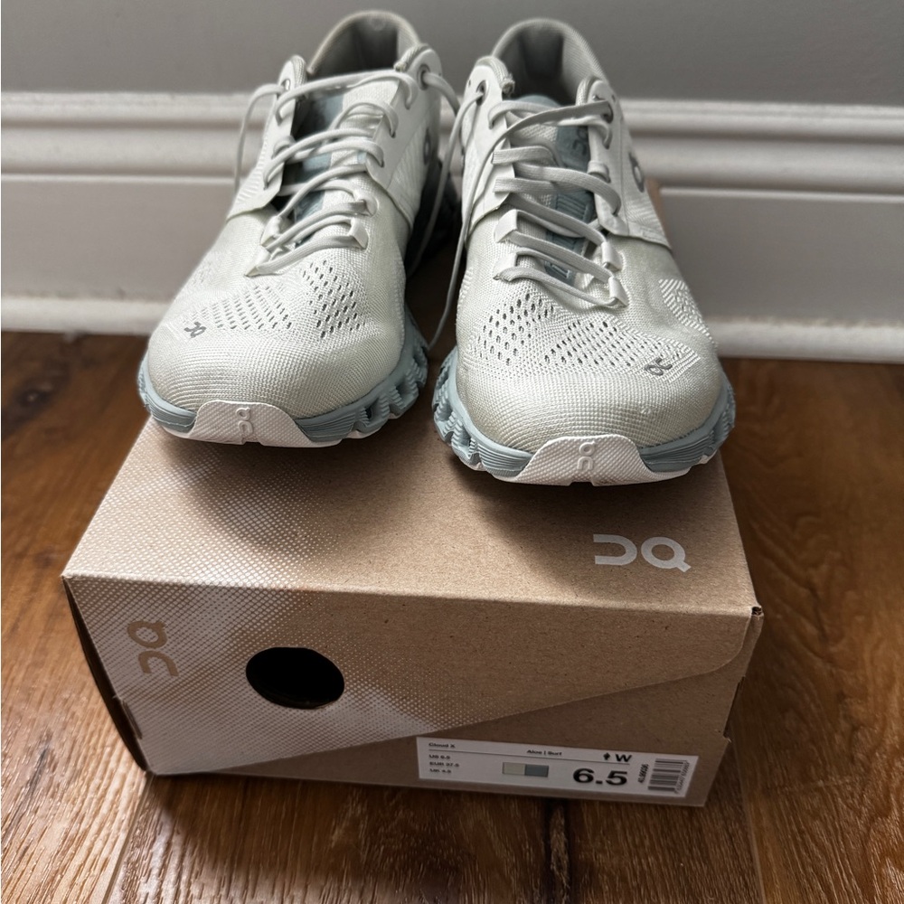 ON Running Women's Sneakers - Light Gray